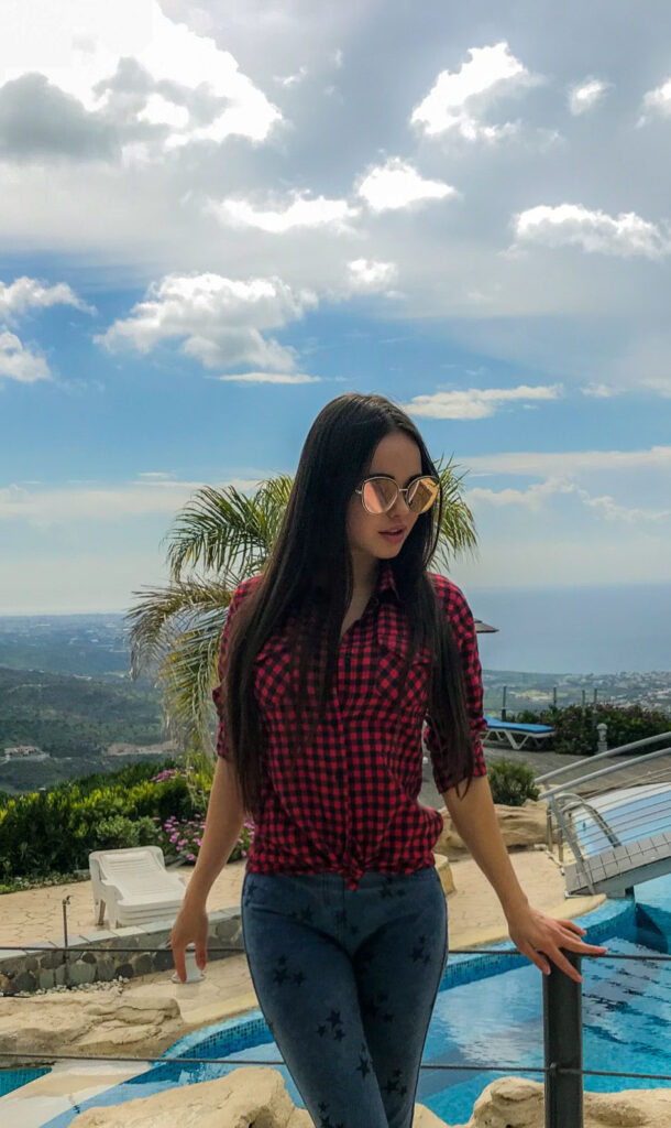 Li Moon Wiki, Biography, Age, Height, Weight, Birthday Net worth & Photos