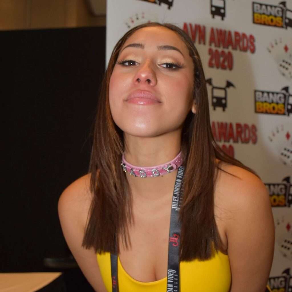 Kira Perez Wiki, Biography, Age, Height, Weight, Measurements