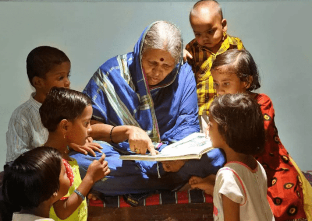 SINDHUTAI SAPKAL, ASHRAM, SOCIAL WORK AND DEATH. - Showbiz House